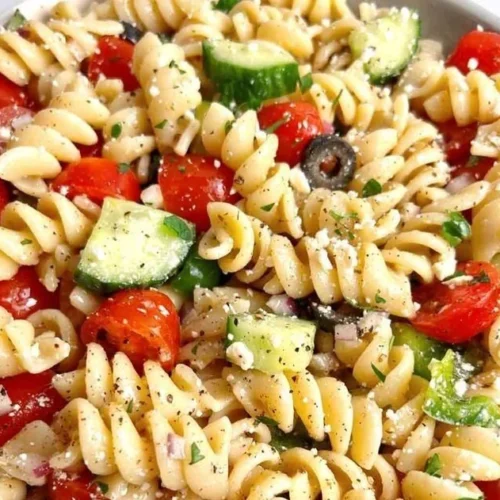 Delicious pasta salad with Italian dressing and fresh vegetables
