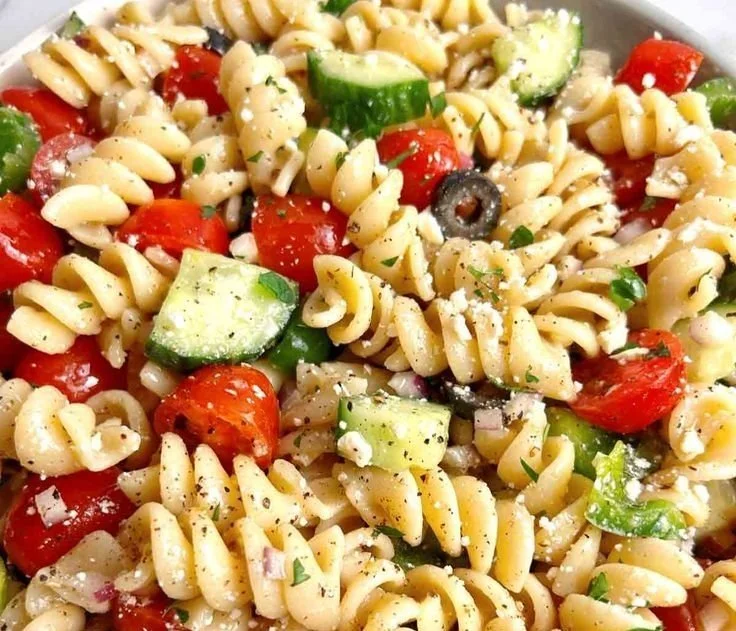 Delicious pasta salad with Italian dressing and fresh vegetables