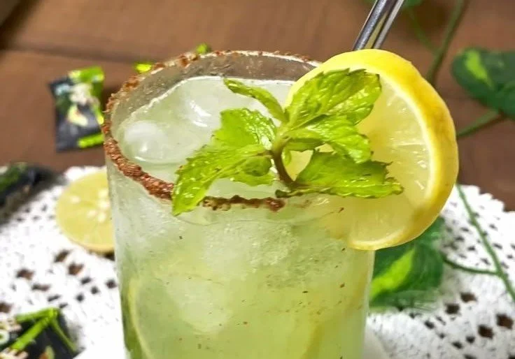 Delicious Raw Mango Mocktail garnished with fresh mint and sliced mango.