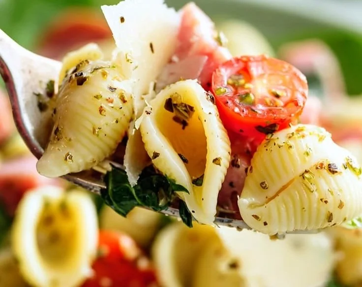 Easy Ham Pasta Salad with Italian Dressing - thegirlskitchen