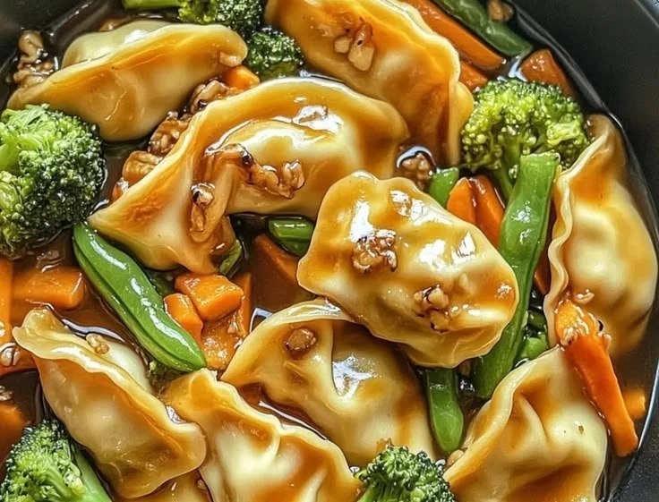 Delicious potsticker stir fry with vegetables and sauce