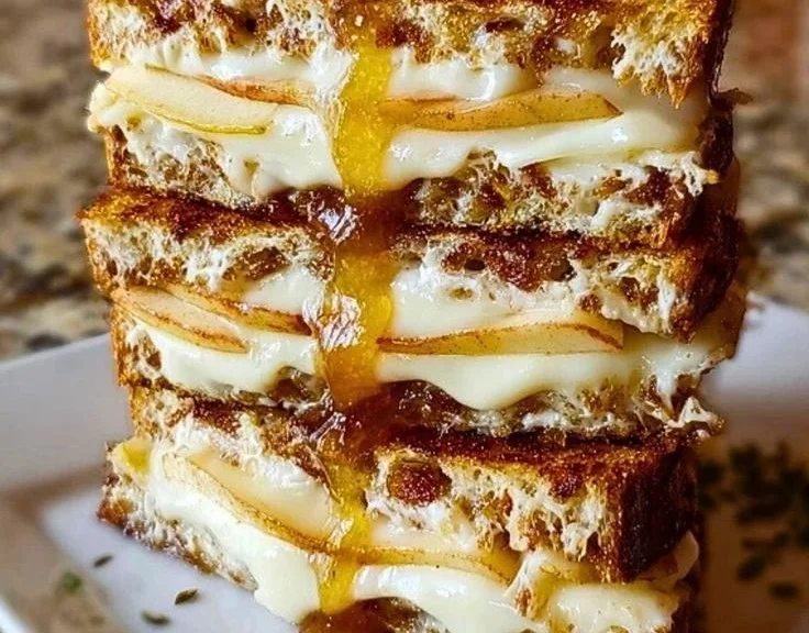 Smoked Gouda Apple Grilled Cheese