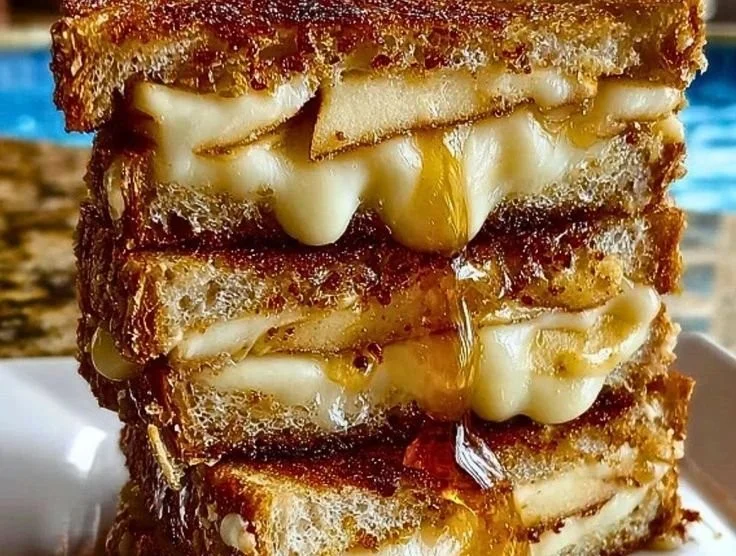 Smoked Gouda Apple Grilled Cheese